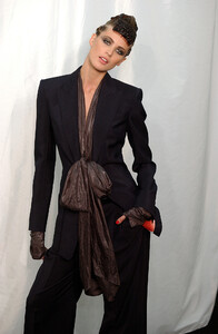 1385071394_JeanPaulGaultier2004HauteCouture56.thumb.jpg.2c98d4693d22d46e100f207db76eb598.jpg