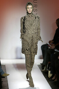 138665693_DianevonFurstenberg2004WomenRTW36.thumb.jpg.2edff7b62dc3cd15489641e6b9e72446.jpg