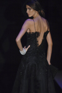 1394544996_GiorgioArmaniPrive2005HauteCouture80.thumb.jpg.f6b11004788eb5cf196656501e968d8d.jpg