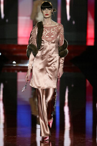 1397978550_Valentino2003HauteCouture280.thumb.jpg.8769bf6b01d63389d09b73b21def666a.jpg