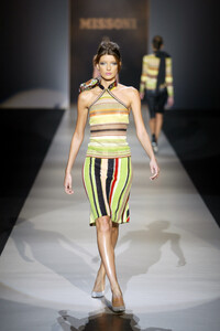 1399322692_Missoni2003WomenRTW16.thumb.jpg.56940296120d54de2b9f648aa3f06a07.jpg