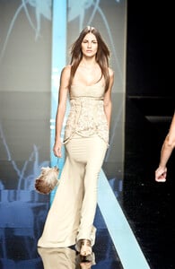 1405140110_Valentino2002WomenRTW144.thumb.jpg.62935b10e0ef89f542421491d54a9e76.jpg