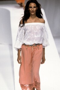 1438951199_Valentino1999WomenRTW106.thumb.jpg.5c8e8db3d0cf1900f87e03c46ccbe2f9.jpg