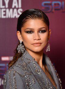 Zendaya+Coleman+Spiderman+No+Way+Home+Photocall+vpURz2sMELFx.jpeg