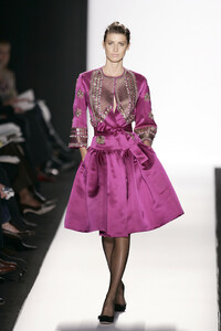 1470238683_OscardelaRenta2005WomenRTW9.thumb.jpg.301b45f4b5db9d4e6d7732a08992eadf.jpg