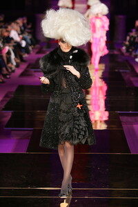 1496858624_ChristianLacroix2004HauteCouture70.thumb.jpg.81ad4bfa044fa784e958ce87cd7a2145.jpg