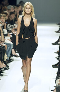 1498346450_Balenciaga2002WomenRTW70.thumb.jpg.cca6aa16cfe26f2f65ff2e12be9916a5.jpg