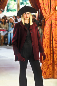 1527139349_PierreBalmain2001HauteCouture30.thumb.jpg.9a9e16b9e9720e137411860ae4cd4bd8.jpg