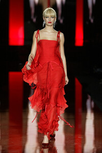 1529686104_Valentino2003HauteCouture409.thumb.jpg.b6e5a1aa85a9d980f416c93867810bfc.jpg