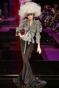 153095195_ChristianLacroix2004HauteCouture197.thumb.jpg.b65b07d3cf0654a9724822fdde6012db.jpg