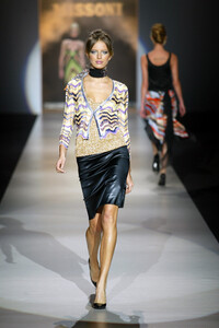 1537199078_Missoni2003WomenRTW10.thumb.jpg.a211c0393ea7579c14380c965391d76d.jpg