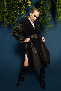 fleur-manteau-chic-elegant-tendance-ceinture-cuir-vegan-végétale-cactus-noir lola alcaluzac.jpg