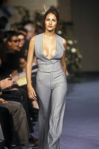 1549782311_Chloe1999WomenRTW27.thumb.jpg.d2e02f3e7af60e8547a6f89911f894f9.jpg