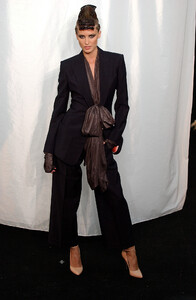 1554629036_JeanPaulGaultier2004HauteCouture60.thumb.jpg.5721e5923fc71b8b7d76ec95567a9f5a.jpg
