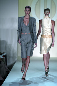 1570262097_BillBlass2003WomenRTW41.thumb.jpg.32e4c204f8f9f8cec4f00245f874c013.jpg