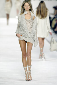 1572473380_MaxMara2003WomenRTW39.thumb.jpg.782dff84a3e4db9b1dedca2974e01213.jpg