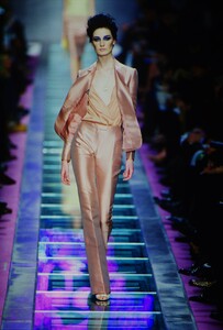 1573610385_versace-fw-2000(6).thumb.jpg.38cf6924dd8c2acb10a2db45663bc2d6.jpg