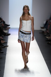 1590636859_TommyHilfiger2003WomenRTW37.thumb.jpg.479d7f55a1c5cd9c0ae850f3e113c326.jpg