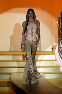 1605229482_GianniVersace2004HauteCouture26.thumb.jpg.7033b81ec9f979c5bc71205e4de10358.jpg