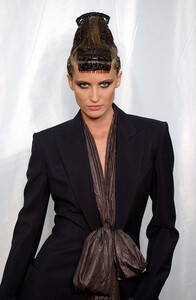 1638509246_JeanPaulGaultier2004HauteCouture59.thumb.jpg.dc968d7537a8cdd3e8bb7092eb2ca790.jpg