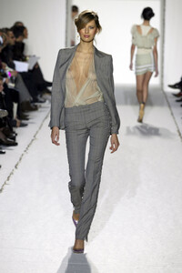 1694767357_StellaMcCartney2003WomenRTW8.thumb.jpg.5e157f54509c1ef66514b9993a3d95d2.jpg