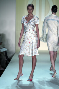 1716573959_BillBlass2003WomenRTW73.thumb.jpg.68669c6038104db936ef65141d6916b4.jpg