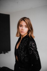 lotte-weissbach_portrait_mpassin_3-1400x2100 (1).jpg