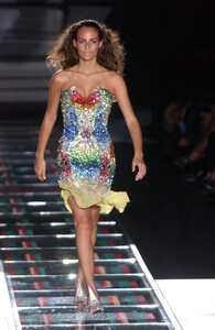 1749166775_GianniVersace2002HauteCouture36.thumb.jpg.c7ea2e1a8f273d311518b8661ea59865.jpg