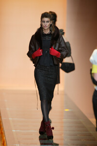 1755600356_JeanPaulGaultier2003WomenFall(1).thumb.jpg.db1216096cdffedf04e19ba755fa4319.jpg