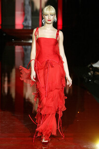 1757455242_Valentino2003HauteCouture415.thumb.jpg.c1057c8ea9ed4e1e968f5c3c9ce97e43.jpg