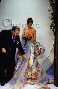 1759059771_dior-hc-ss-92(4).thumb.jpg.3c0e34adc3fd13bd5fbc5f3d27824875.jpg