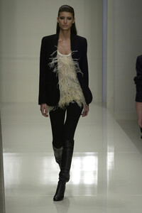 1763861865_Cerruti2003WomenRTW12.thumb.jpg.8525a2773d34304d3a3368459b6b6e9e.jpg