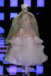 179423977_ChristianDior2003HauteCouture280.thumb.jpg.4ec498cc784275dbecd162c377d7ddab.jpg