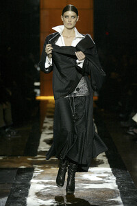 1821217281_GianfrancoFerre2005WomenRTW110.thumb.jpg.6e77914b8a589e6cd3d4e55057a8aa64.jpg