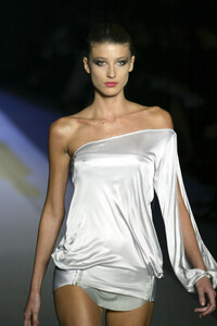 183096207_CostumeNational2003WomenRTW44.thumb.jpg.60eda822e8534a915a37569c194f1273.jpg