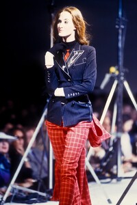 1837944193_JeanPaulGaultier1992EugenieVincent(1).thumb.jpg.8688dc480a7098b2e057f500337f7265.jpg