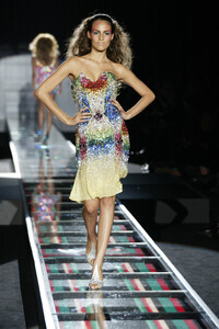 1845314286_GianniVersace2002HauteCouture81.thumb.jpg.d05263492b7f4338ae90dc015bf67c1f.jpg