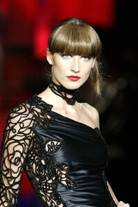 1859929847_Valentino2003HauteCouture479.thumb.jpg.6773446d3601a621eb93a280d44d4976.jpg