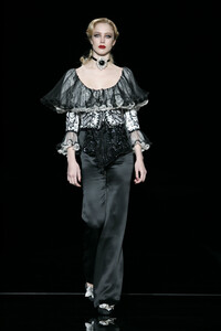 1866934843_Valentino2005HauteCouture133.thumb.jpg.d382e02c3c1d2f0c29bf0231d299f453.jpg