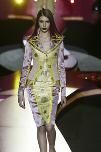 1872180897_GianniVersace2002HauteCouture7.thumb.jpg.384bd3ef681230675f466af4acf6ade5.jpg