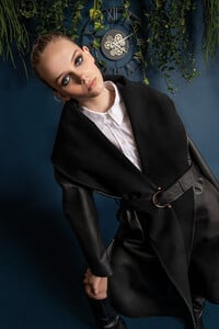 fleur-manteau-chic-elegant-ceinture-cuir-vegan-végétale-cactus-noir lola alcaluzac.jpg