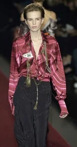 karolina s02moschino-2b.jpg