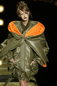 1896900447_ChristianDior2002HauteCouture4.thumb.jpg.ca0dbdf597ae2229e8e39689a0ac0b69.jpg