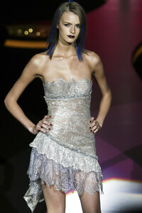 1903078148_GianniVersace2002HauteCouture102.thumb.jpg.7d6e7172b08f6d7ff5dada125c9ac3d1.jpg