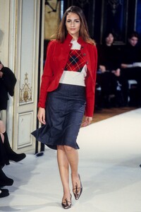 1903423698_Balmain1999WomenRTW19.thumb.jpg.b9a07aa8d21d2be037322be2a7c231a5.jpg