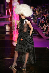 1904700965_ChristianLacroix2004HauteCouture71.thumb.jpg.a8445b23c0ee5f6e13dc2204137f5bef.jpg