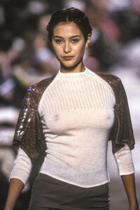 1909824047_Chloe1999WomenRTW56.thumb.jpg.ac678540850b9700596f53bd21ed7a5b.jpg