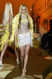 1912387077_GianniVersace2004HauteCouture56.thumb.jpg.8b0bf0c3901941046d46e84289811560.jpg