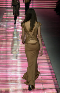 1922519691_Versace2001WomenRTW15.thumb.jpg.f1c7df2c01201546191b0382d56354e8.jpg