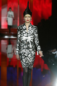 1928387640_Valentino2003HauteCouture96.thumb.jpg.bb0d9f94c2152a9ad58c858940e3192f.jpg